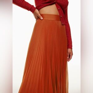 Aritzia Wilfred Pleated chiffon midi skirt in Revel Red Size S